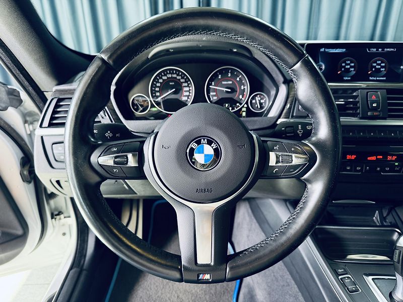BMW Řada 3 (2015) 335d*X-drive*M-packet*CZ* - fotka 15 z 32