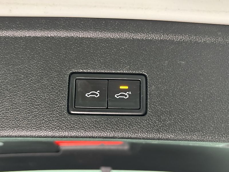 Volkswagen Touareg R-LINE - fotka 30 z 30