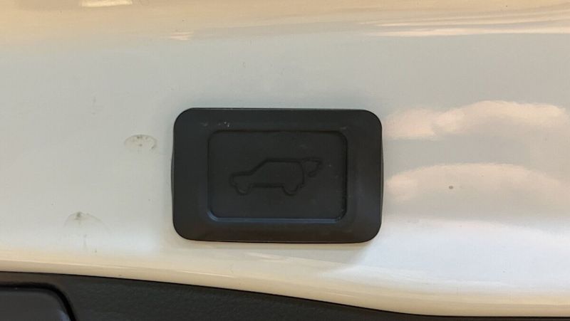 Toyota RAV4 2.5 Hybrid AT SELECTION SKYVIE - fotka 13 z 19