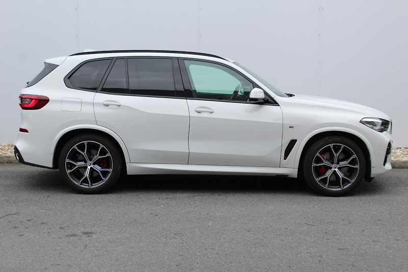 BMW X5 xDrive30d - fotka 3 z 28
