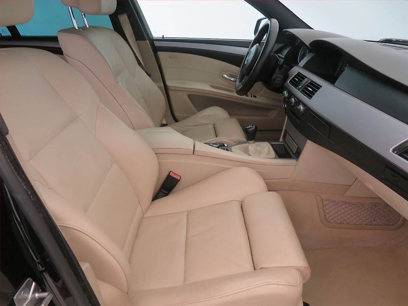BMW Řada 5 (2010) M Paket 520d, Serv.kniha, Navi - fotka 9 z 16