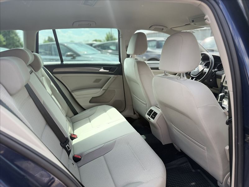 Volkswagen Golf TSI DSG F1 NAVI SERVISKA - fotka 29 z 32