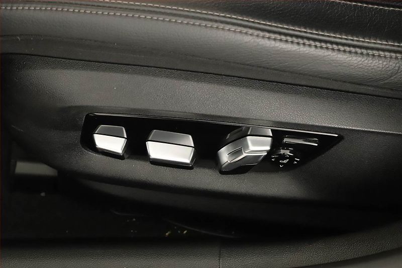 BMW Řada 5 (2020) M Sport 530d xDrive - fotka 11 z 17