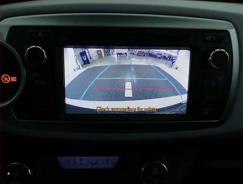 Toyota Yaris (2012) 1.5 Hybrid, Automat, Navi - fotka 16 z 17