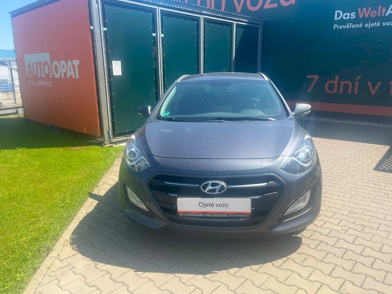 Hyundai i30 (2017) 1.6 GDI 99kW Weekend kombi - fotka 19 z 25