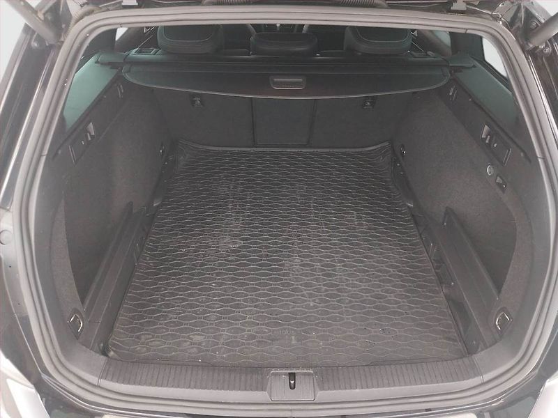 Volkswagen Passat (2022) R-Line 2.0 TDI, Automat, Kůže - fotka 14 z 23
