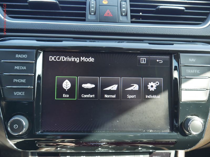 Škoda Superb (2016) 2.0 TDI, ČR, L&K, DSG - fotka 13 z 29
