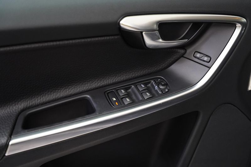 Volvo XC60 - fotka 12 z 26