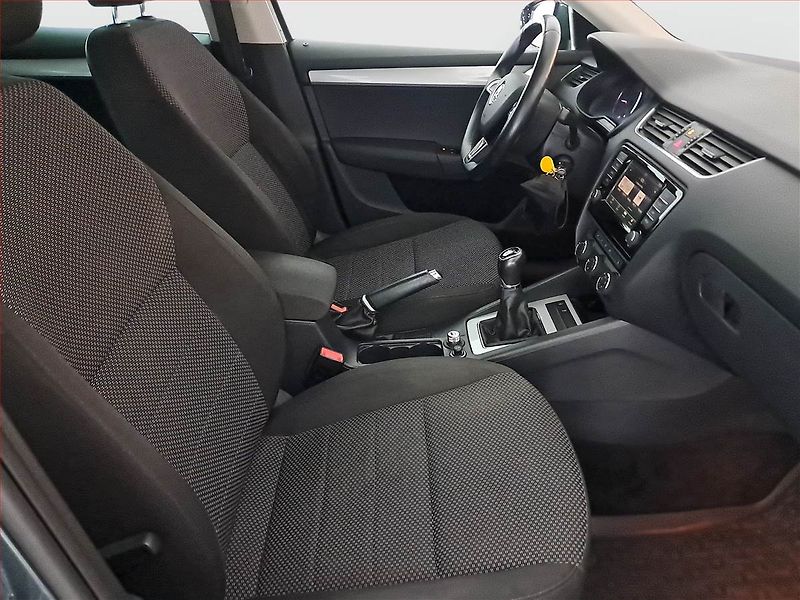 Škoda Octavia (2016) 1.6 TDI, Serv.kniha, Xenony - fotka 9 z 16
