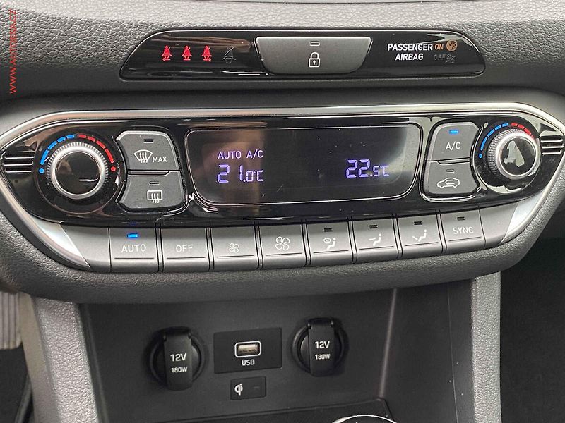 Hyundai i30 (2022) 1.0 T-GDi, ČR, servis.kniha - fotka 16 z 19