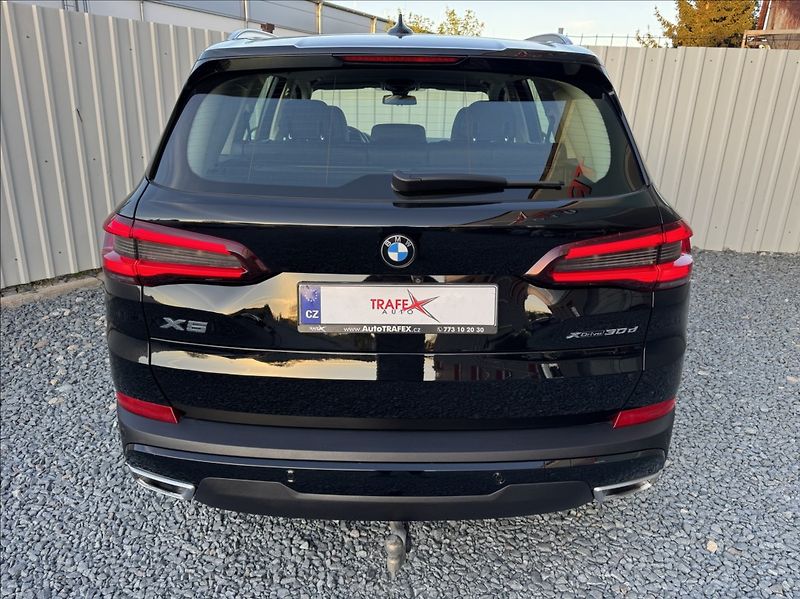 BMW X5 3,0 xDrive 30d DPH 1.maj. ČR - fotka 11 z 50