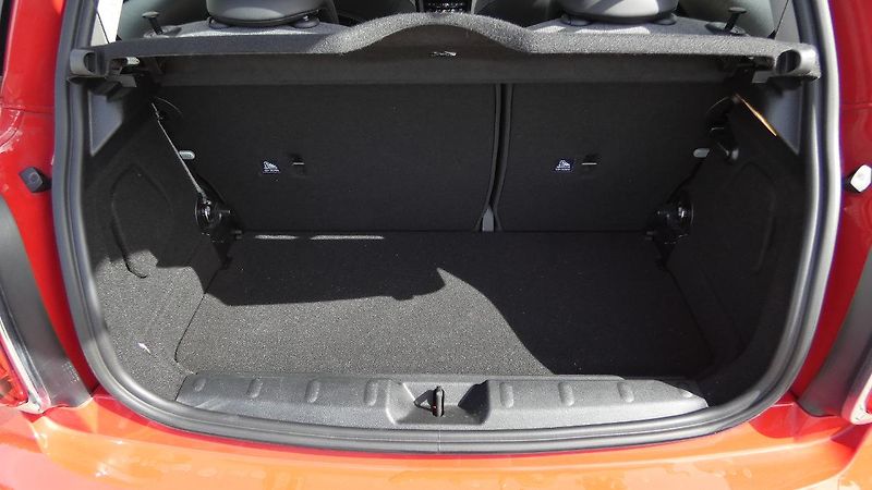 Mini Cooper 1.5T  5dv - fotka 20 z 22