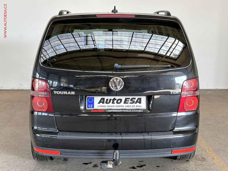 Volkswagen Touran (2008) 2.0 - fotka 5 z 14