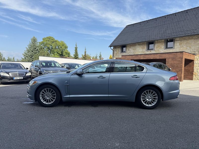 Jaguar XF 2.7D 152 kW - fotka 7 z 22