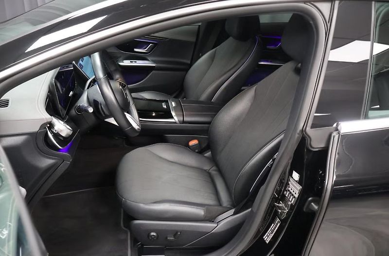 Mercedes-Benz EQE 300 Electric Art 98kWh Kamera  - fotka 10 z 23