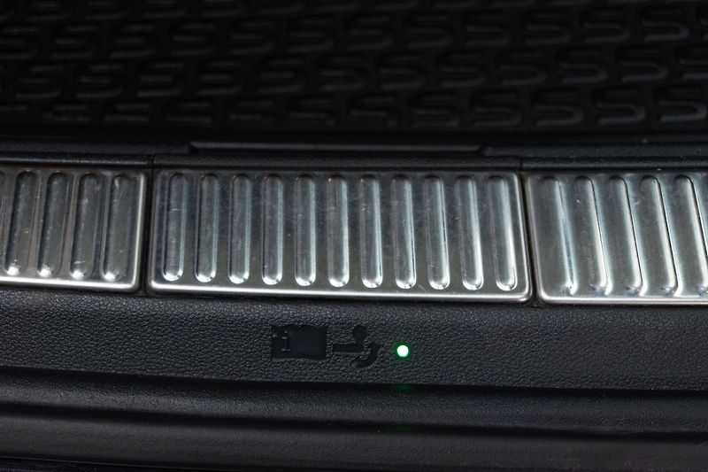 Škoda Superb 2.0 TSI 206kW L&K 4x4*TAŽNÉ*ČR - fotka 45 z 48
