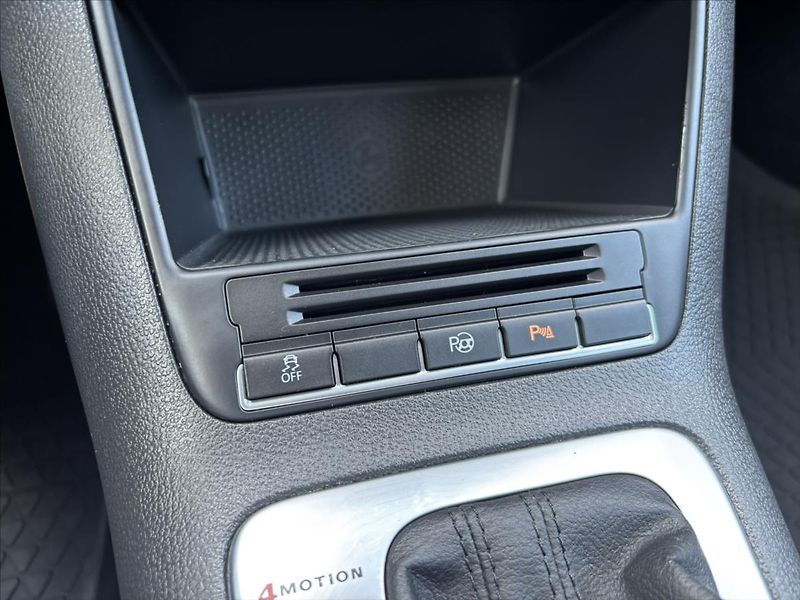 Volkswagen Tiguan 2,0 TSi 4x4 AT R-Line TOP STAV - fotka 26 z 40