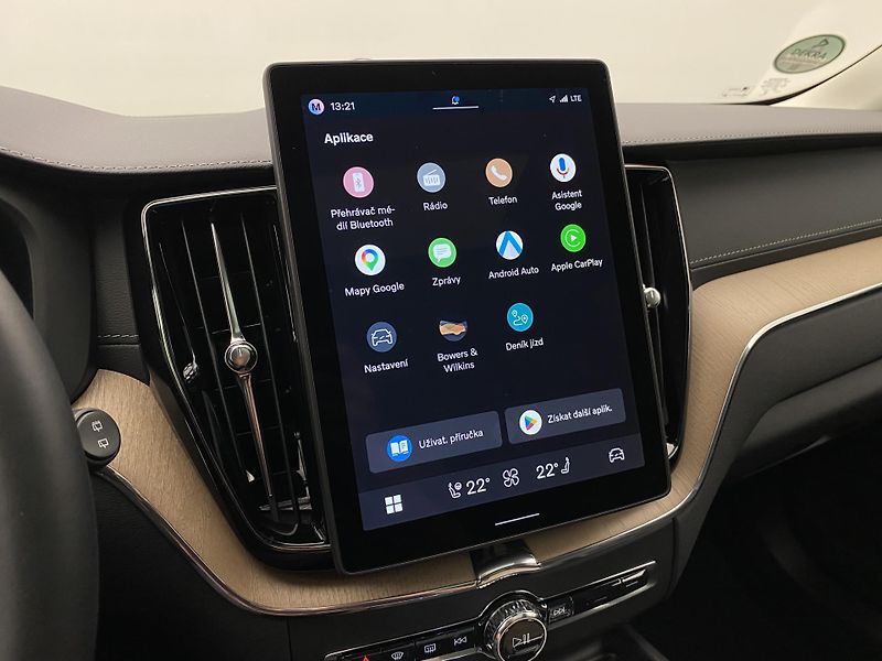 Volvo XC60 T8 AWD RECHARGE DARK REZERVACE - fotka 8 z 59