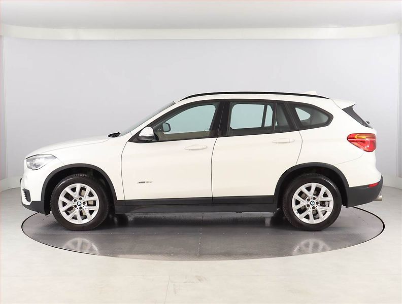 BMW X1 (2016) xDrive18d, 4X4, Automat, Navi - fotka 3 z 22
