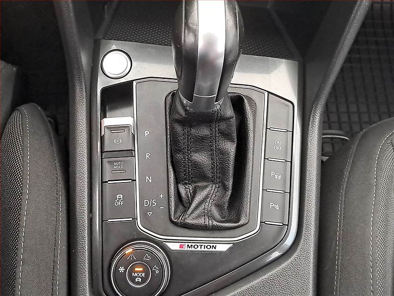 Volkswagen Tiguan (2017) R-Line 2.0 TDI, 4X4, Automat - fotka 17 z 20