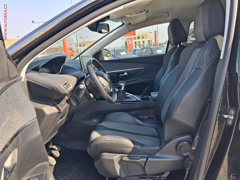 Peugeot 3008 (2019) 1.5 HDi, Allure, LED - fotka 9 z 16