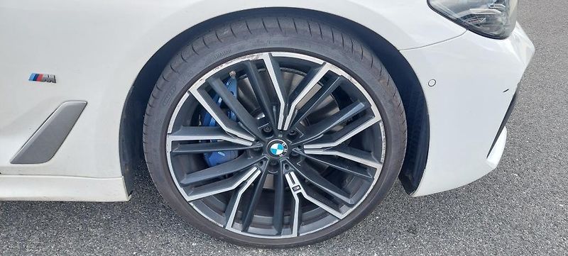 BMW Řada 5 (2021) 530d 3.0 xDrive AT Touring - fotka 13 z 14