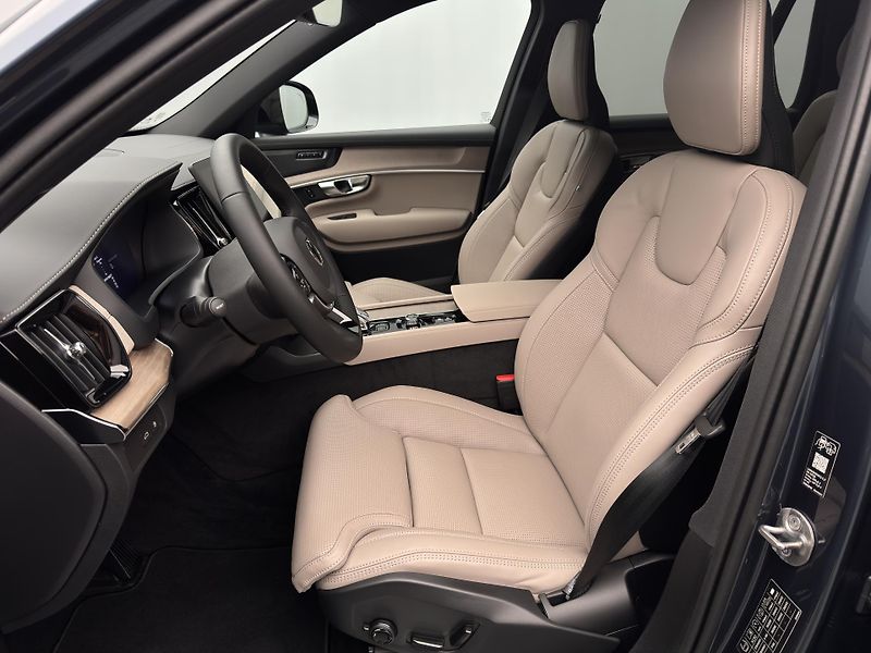 Volvo XC90 (2026) T8 AWD Plug-in DARK PLUS 7m - fotka 3 z 28