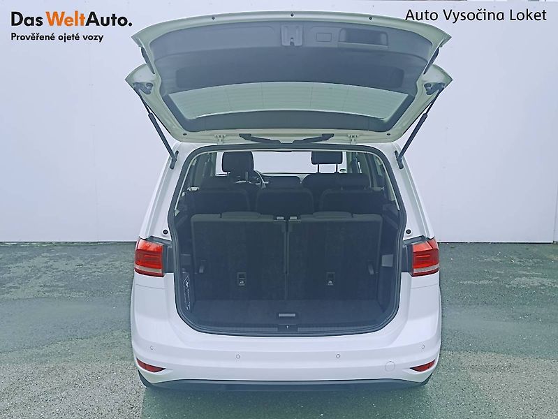 Volkswagen Touran (2021) 1.5TSI 110kW 7míst výhřevy - fotka 24 z 35