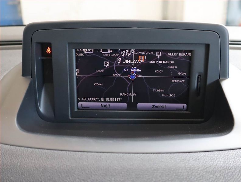 Renault Fluence (2010) 1.6 16V, Tažné, slušný stav - fotka 12 z 18