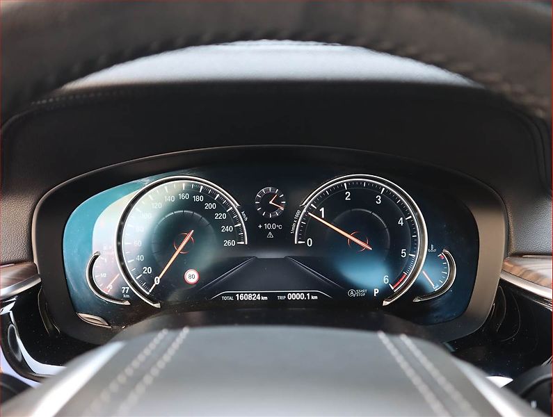 BMW Řada 5 (2018) Luxury Line 520d xDrive - fotka 11 z 20