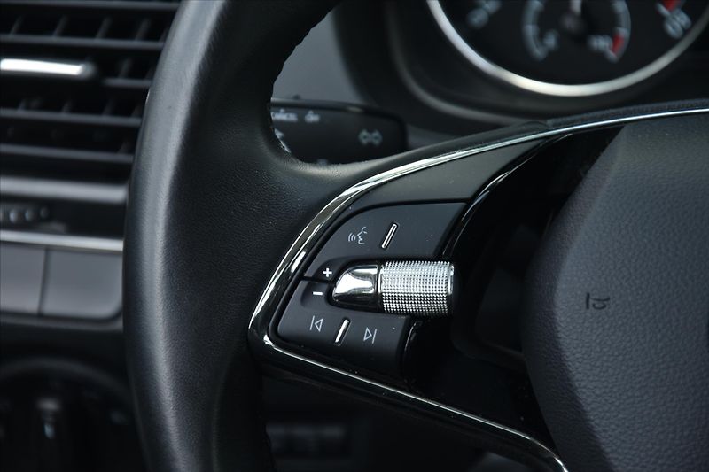 Škoda Fabia 1.0 TSI 1.MAJITEL DPH ČR - fotka 15 z 23
