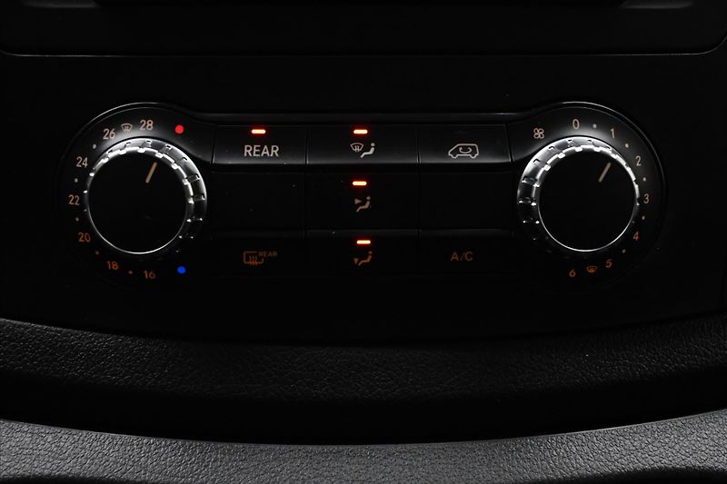 Mercedes-Benz Vito 2,1 116 CDi 120 kW AT7 8míst 4 - fotka 19 z 28