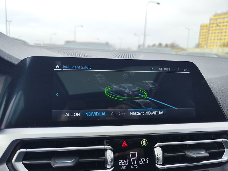BMW Řada 3 330e 2.0/215kW Sportline PHEV - fotka 22 z 38