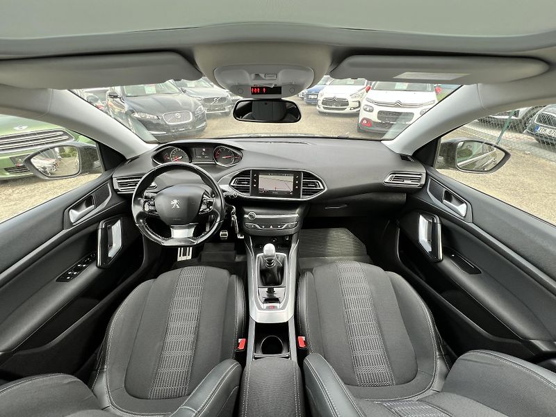 Peugeot 308 1.6HDi NAVI KLIMA TAŽNÉ ALU - fotka 18 z 45