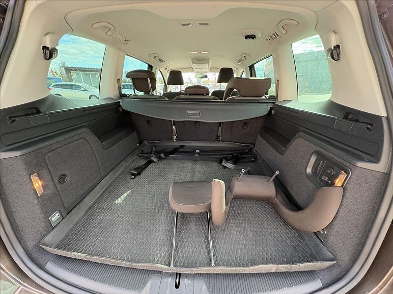 Volkswagen Sharan 2,0 TDi 103kW 7sed,Servis,2Maj - fotka 25 z 34