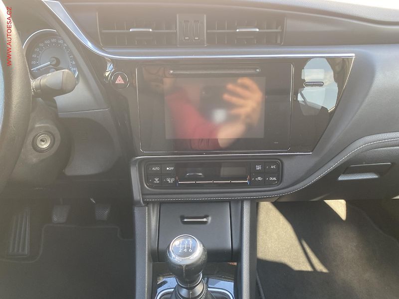 Toyota Corolla (2016) 1.6i, ČR, Xenon, AC - fotka 12 z 17