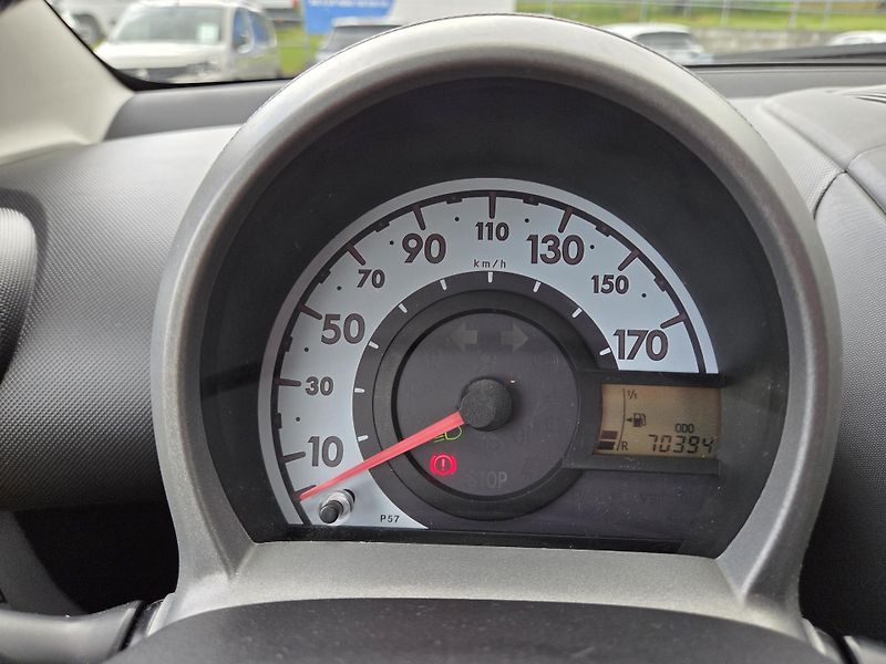 Peugeot 107 (2006) 1.0 i 68 MAN 5 - fotka 13 z 18