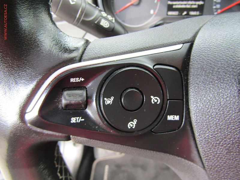 Opel Grandland X (2018) 1.2 T, 1.maj,ČR, Navi, TZ - fotka 13 z 23
