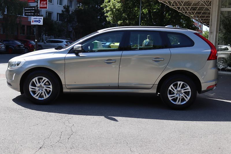 Volvo XC60 D4 2.0 133kW AT DPH - fotka 14 z 50