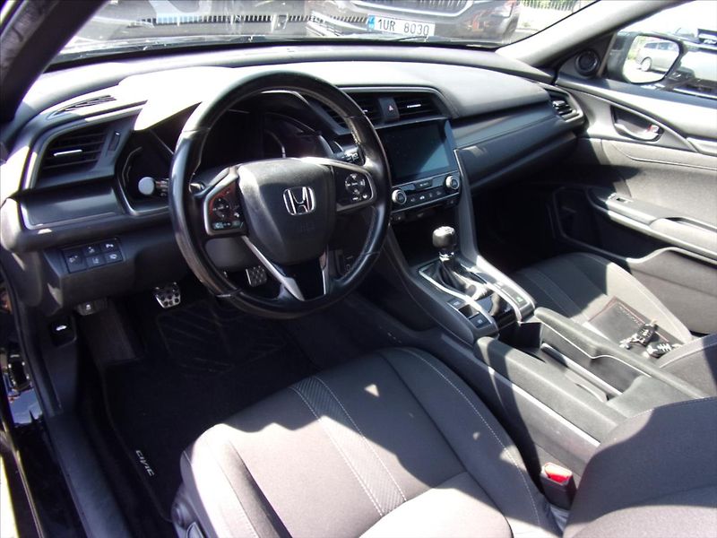 Honda Civic 1,0 i-VTEC TURBO Elegance - fotka 15 z 26