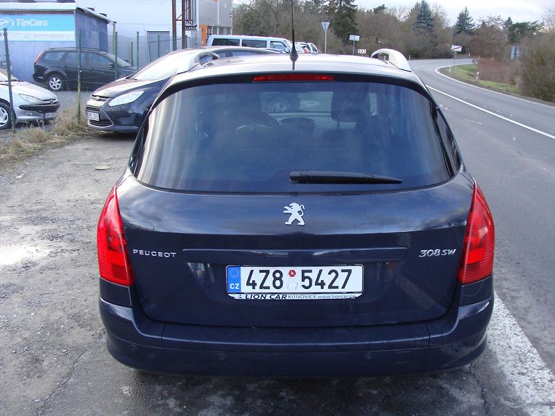 Peugeot 308 1.6 HDi, 68 kW, panorama,klima - fotka 4 z 31