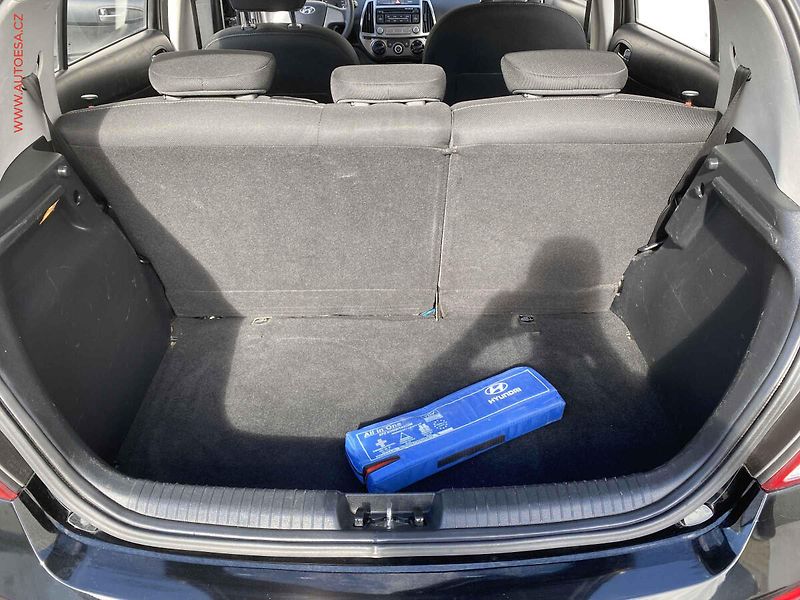 Hyundai i20 (2013) 1.2i, AC, +pneu - fotka 7 z 16