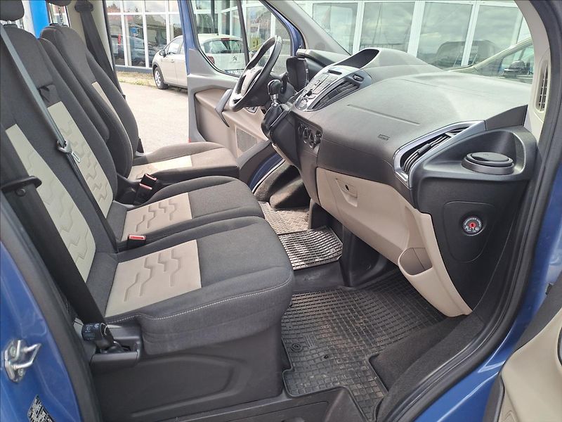 Ford Tourneo Custom 2,0 TDCI 9.MÍST - fotka 8 z 18