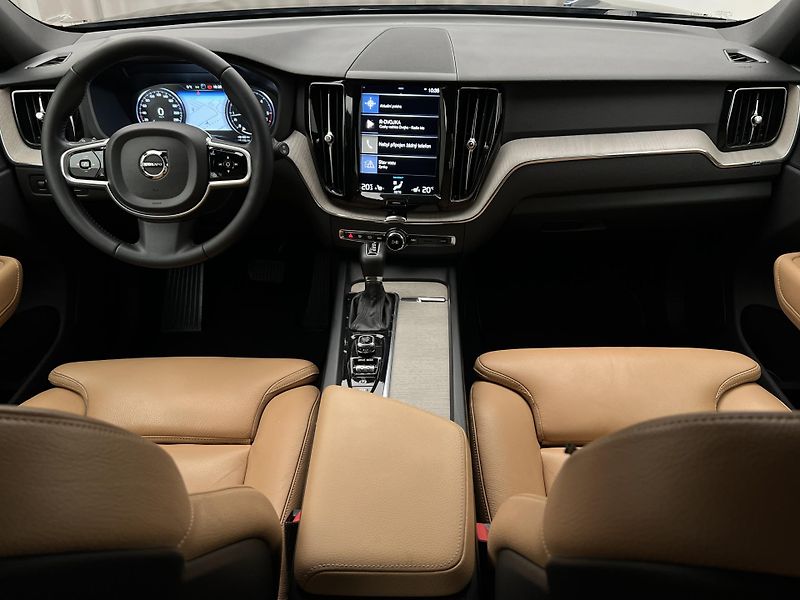 Volvo XC60 D4 AWD INSCRIPTION AUT CZ - fotka 2 z 42