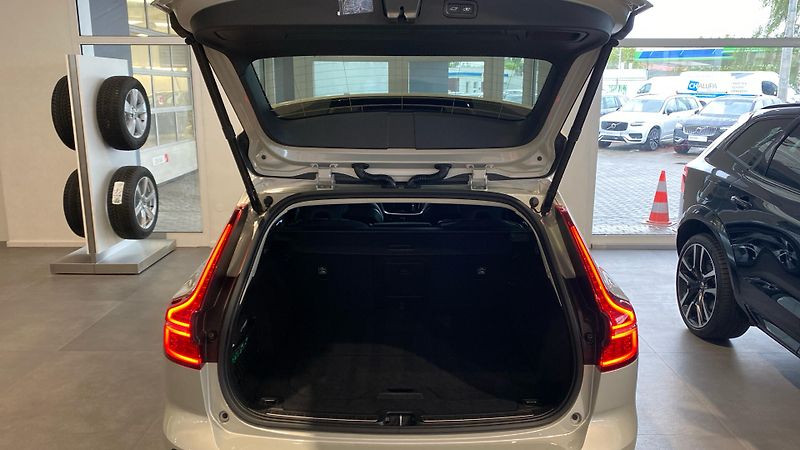 Volvo V60 Cross Country Pro, B4 AWD, 145 - fotka 7 z 29