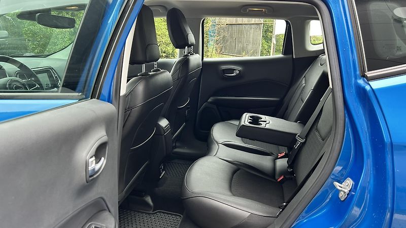 Jeep Compass 1.3T 130k Night Eagle  - fotka 14 z 16