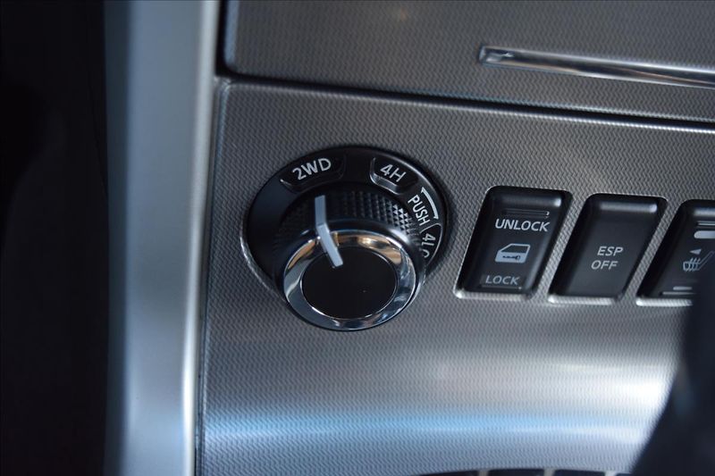 Nissan Navara 3,0 dCi V6 170KW TAŽNÉ 4X4 ALU - fotka 49 z 55