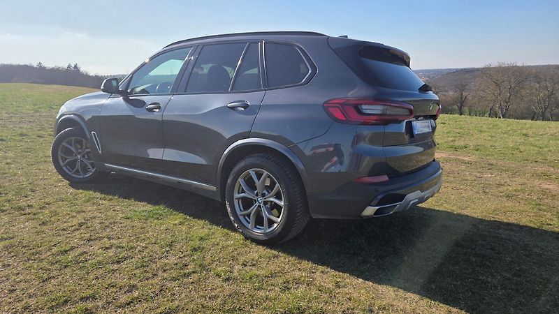 BMW X5 (2019) 3.0 /195kW - fotka 8 z 20