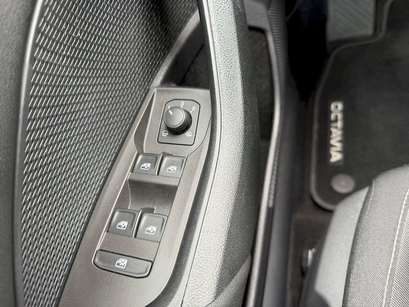 Škoda Octavia (2022) 2.0 TDI 110kW Ambition Plus Ex - fotka 10 z 35