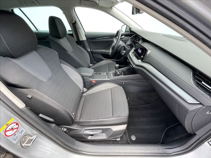 Škoda Octavia 2,0 TDI Combi Ambition Plus - fotka 18 z 24